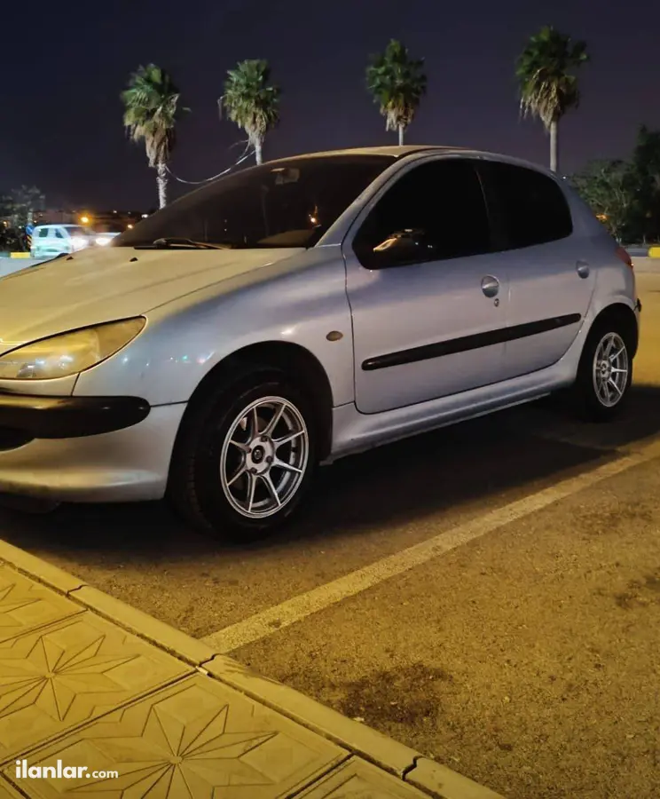 2002 Peugeot 206 1.4 benzinli manuel otomobil - Fotoğraf 1