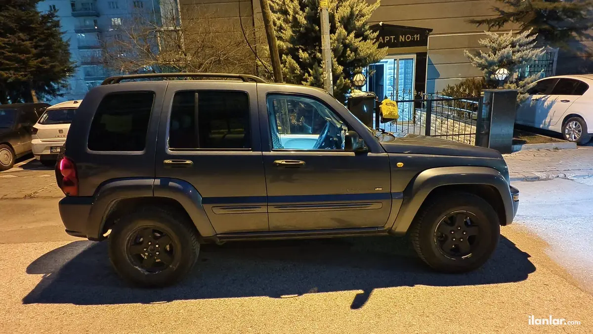 2002 Jeep Cherokee 3.7 benzinli otomatik arazi, SUV, Pick-up - Fotoğraf 1