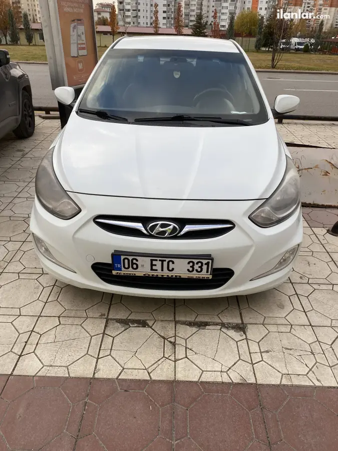 2012 Hyundai Accent Blue 1.6 CRDI dizel otomatik otomobil - Fotoğraf 1