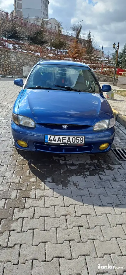 2000 Hyundai Accent 1.5 benzinli manuel otomobil - Fotoğraf 1