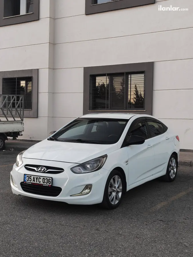 2012 Hyundai Accent Blue 1.6 CRDI dizel manuel otomobil - Fotoğraf 2