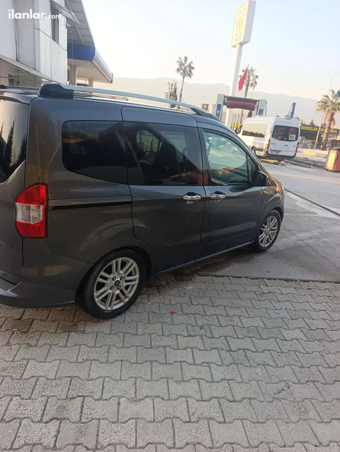 2015 Ford Tourneo Courier 1.6 TDCi dizel manuel minivan & Panelvan - Fotoğraf 1