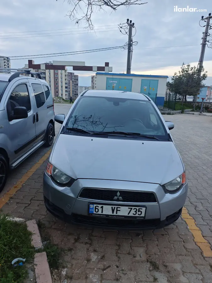 2012 Mitsubishi Colt 1.3 benzinli otomatik otomobil - Fotoğraf 1
