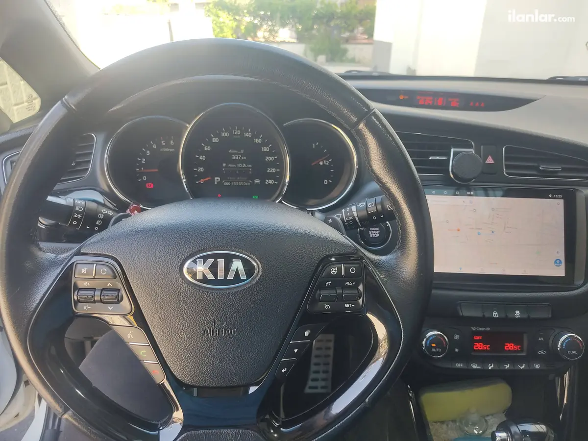 2013 Kia Ceed 1.6 CRDi dizel otomatik otomobil - Fotoğraf 2