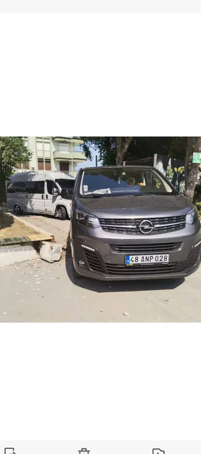 2023 Opel Zafira Life 2.0 D dizel otomatik minivan & Panelvan - Fotoğraf 1