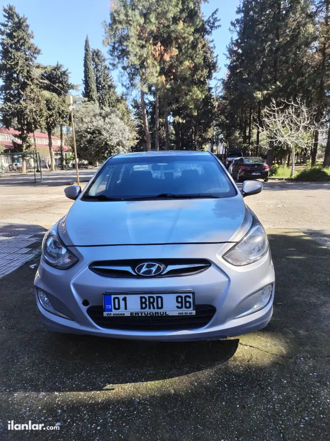 2012 Hyundai Accent Blue 1.6 CRDI dizel manuel otomobil - Fotoğraf 1