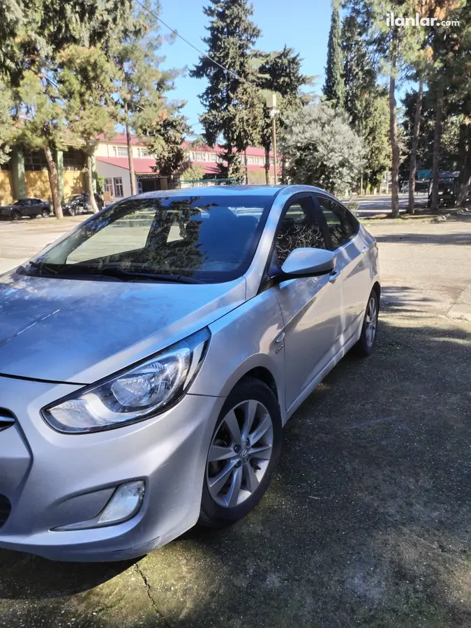 2012 Hyundai Accent Blue 1.6 CRDI dizel manuel otomobil - Fotoğraf 2