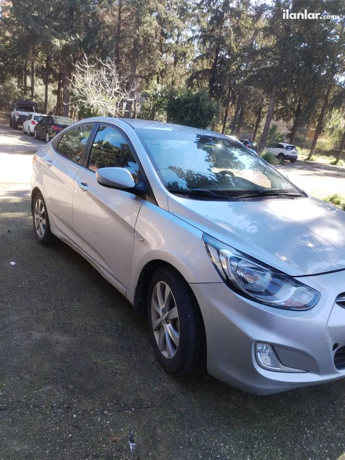 2012 Hyundai Accent Blue 1.6 CRDI dizel manuel otomobil - Fotoğraf 3