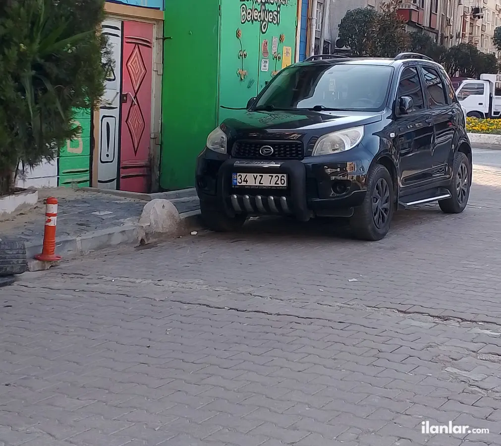 2011 Daihatsu Terios 1.5 benzinli otomatik arazi, SUV, Pick-up - Fotoğraf 1