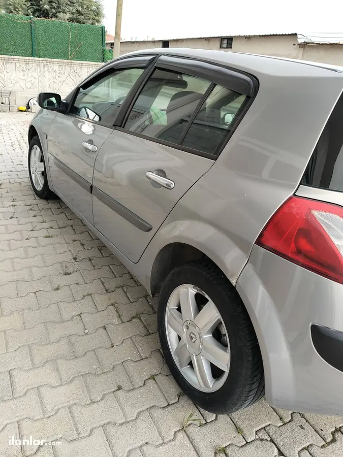 2004 Renault Megane 1.6 benzinli manuel otomobil - Fotoğraf 2
