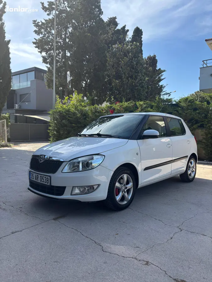 2011 Skoda Fabia 1.2 benzinli manuel otomobil - Fotoğraf 3