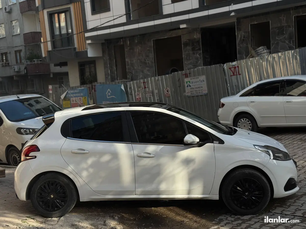 2017 Peugeot 208 1.2 PureTech benzinli otomatik otomobil - Fotoğraf 3