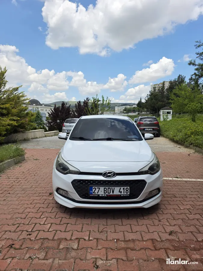 2015 Hyundai i20 1.4 CRDi dizel manuel otomobil - Fotoğraf 1