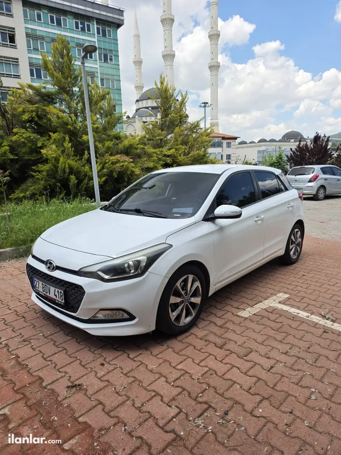 2015 Hyundai i20 1.4 CRDi dizel manuel otomobil - Fotoğraf 2