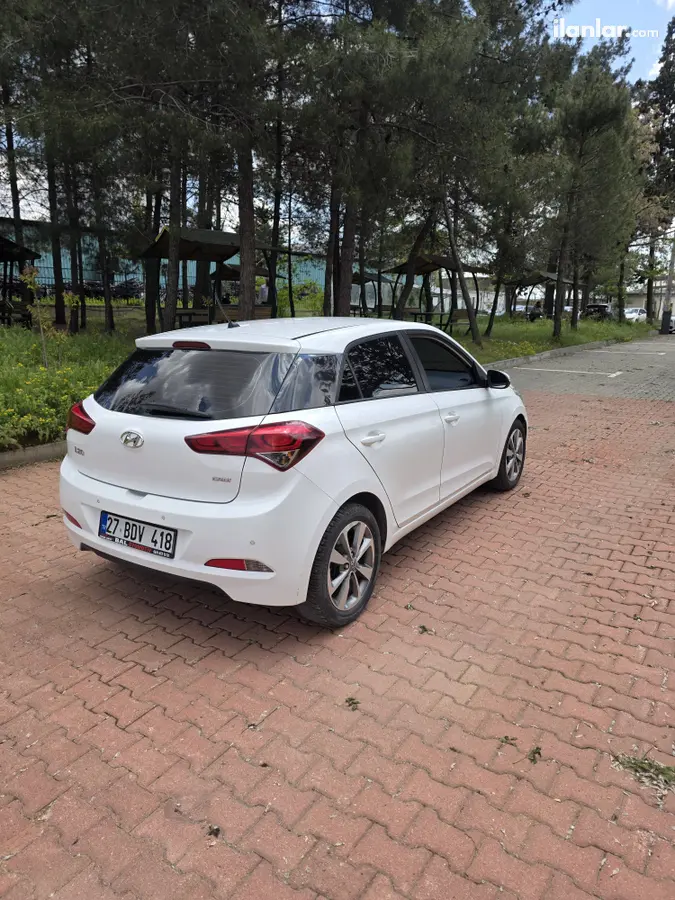 2015 Hyundai i20 1.4 CRDi dizel manuel otomobil - Fotoğraf 3