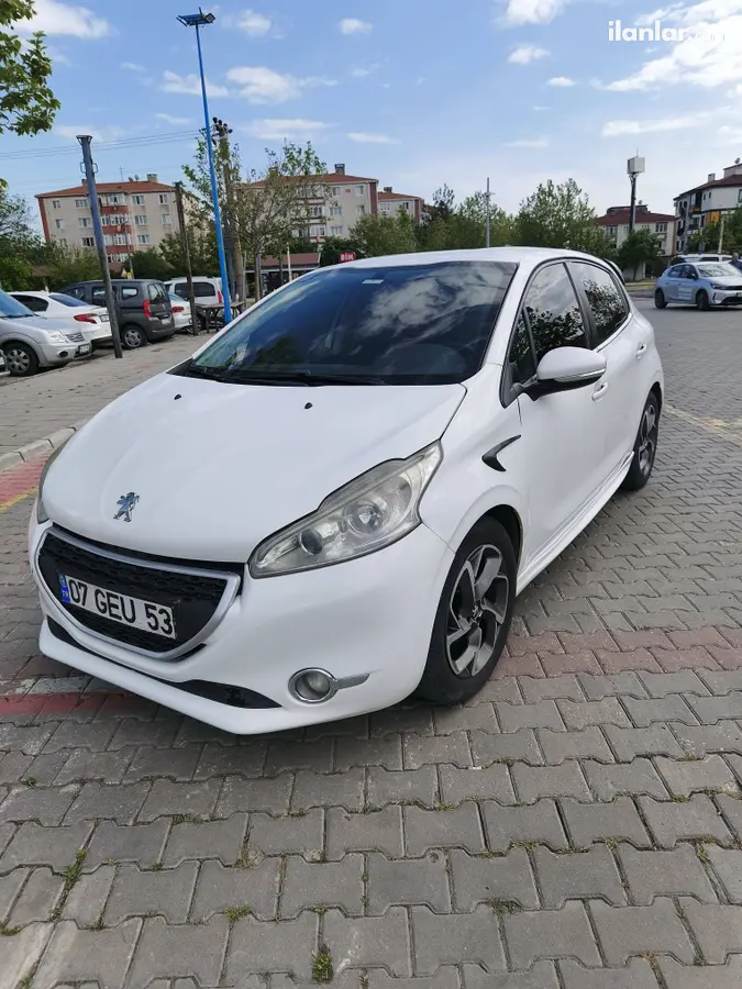 2012 Peugeot 208 1.4 HDi dizel manuel otomobil - Fotoğraf 2