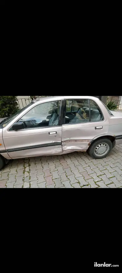 1990 Mitsubishi Lancer 1.5 benzinli otomatik otomobil - Fotoğraf 1