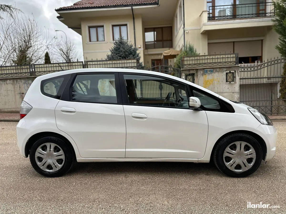 2011 Honda Jazz 1.4 benzinli yarı Otomatik otomobil - Fotoğraf 3