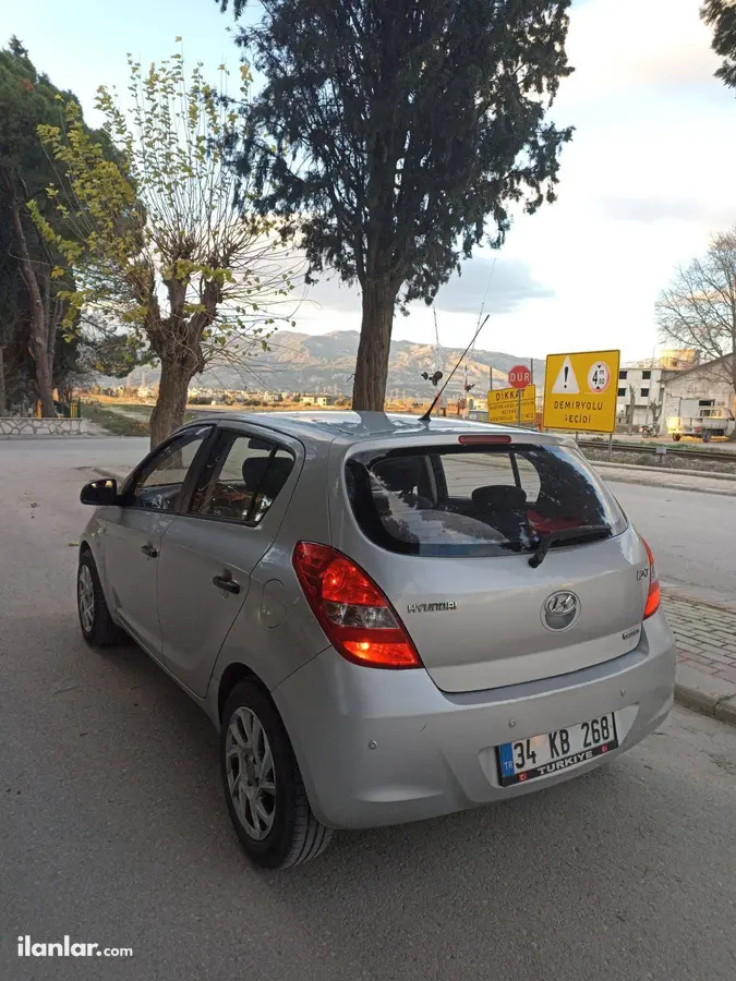 2012 Hyundai i20 1.4 CRDi dizel manuel otomobil - Fotoğraf 2