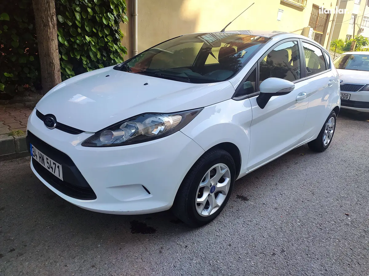2012 Ford Fiesta 1.25 benzinli manuel otomobil - Fotoğraf 1