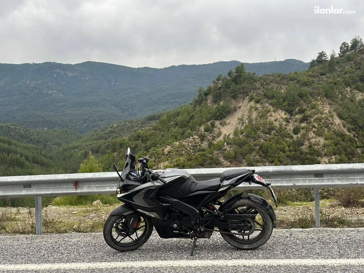 2023 Bajaj Pulsar 200 RS benzinli manuel motosiklet - Fotoğraf 2