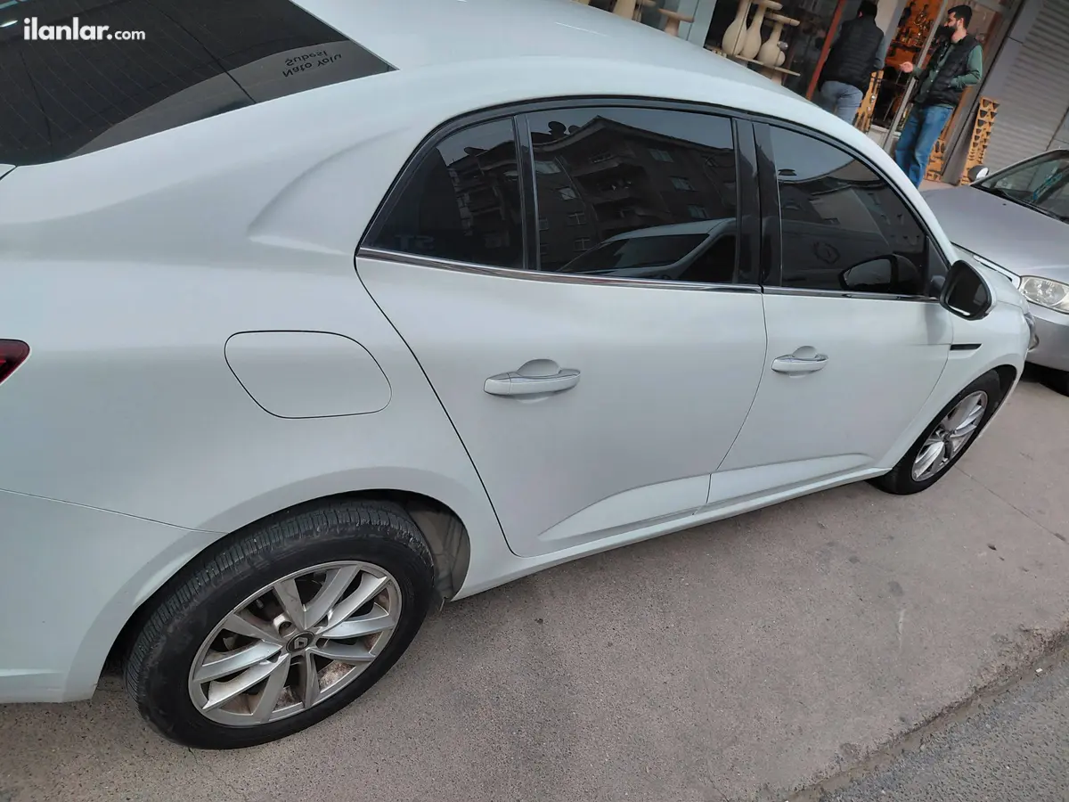 2019 Renault Megane 1.5 Blue DCI dizel yarı Otomatik otomobil - Fotoğraf 2