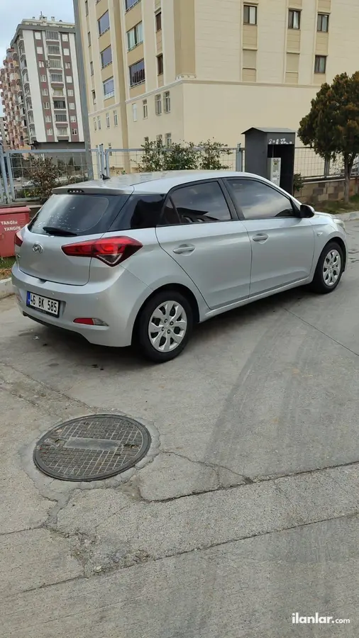 2015 Hyundai i20 1.2 MPI benzinli manuel otomobil - Fotoğraf 3