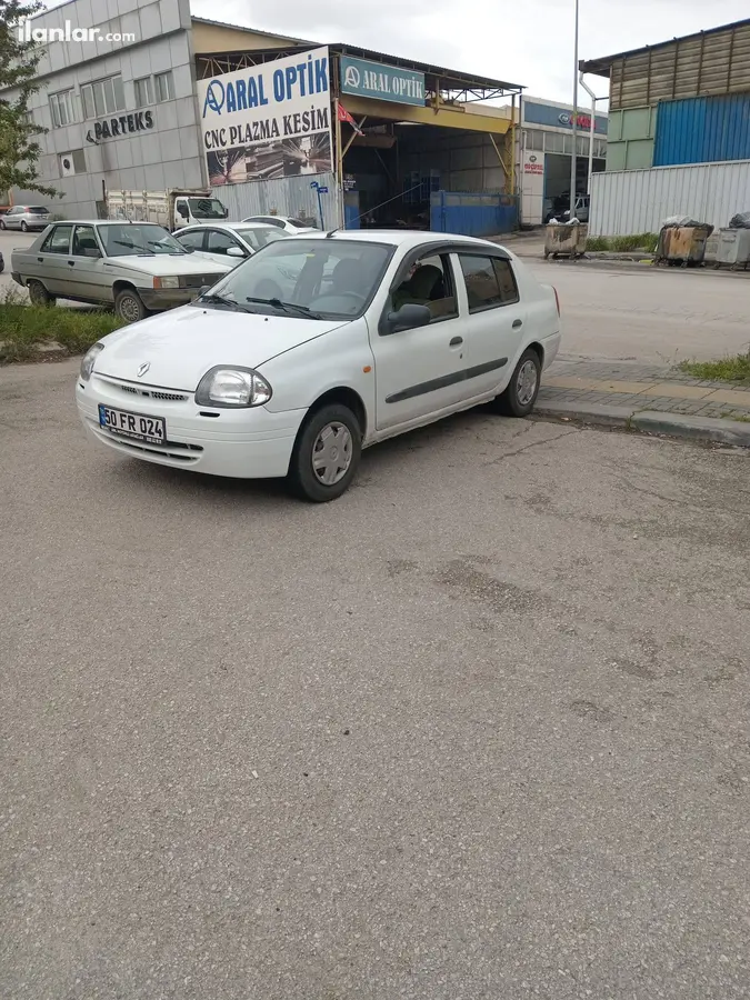 2001 Renault Clio 1.4 benzinli manuel otomobil - Fotoğraf 1