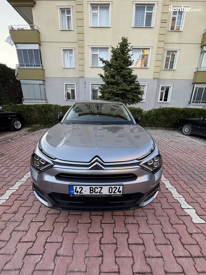 2024 Citroen C4 X 1.2 PureTech benzinli otomatik otomobil - Fotoğraf 1