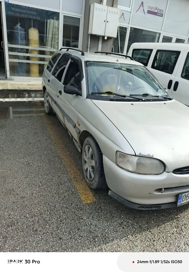 1997 Ford Escort 1.6 benzinli manuel otomobil - Fotoğraf 2
