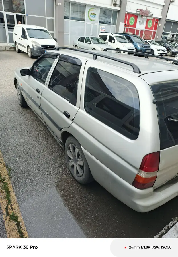 1997 Ford Escort 1.6 benzinli manuel otomobil - Fotoğraf 3