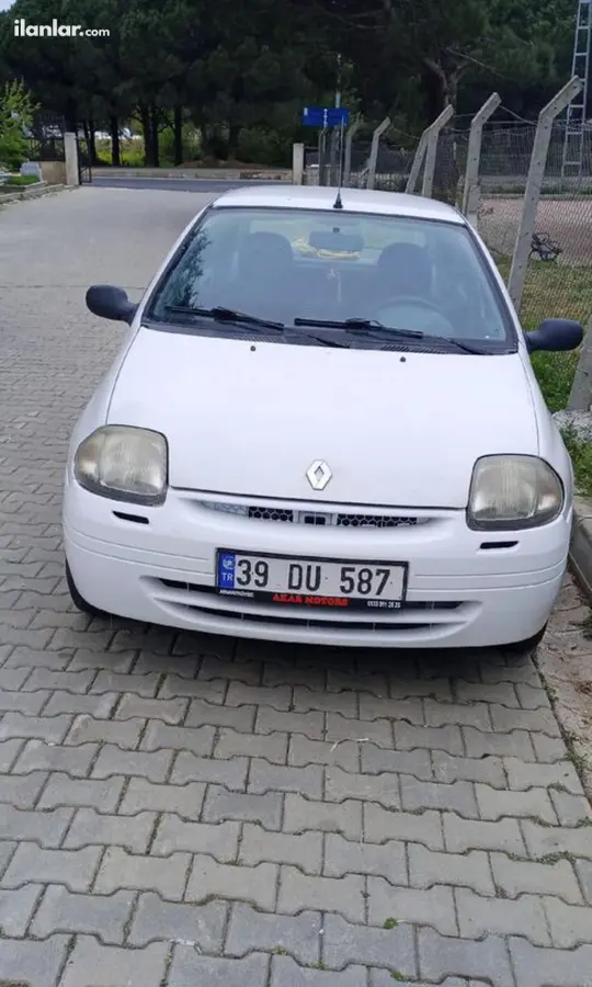 2001 Renault Clio 1.4 benzinli manuel otomobil - Fotoğraf 1