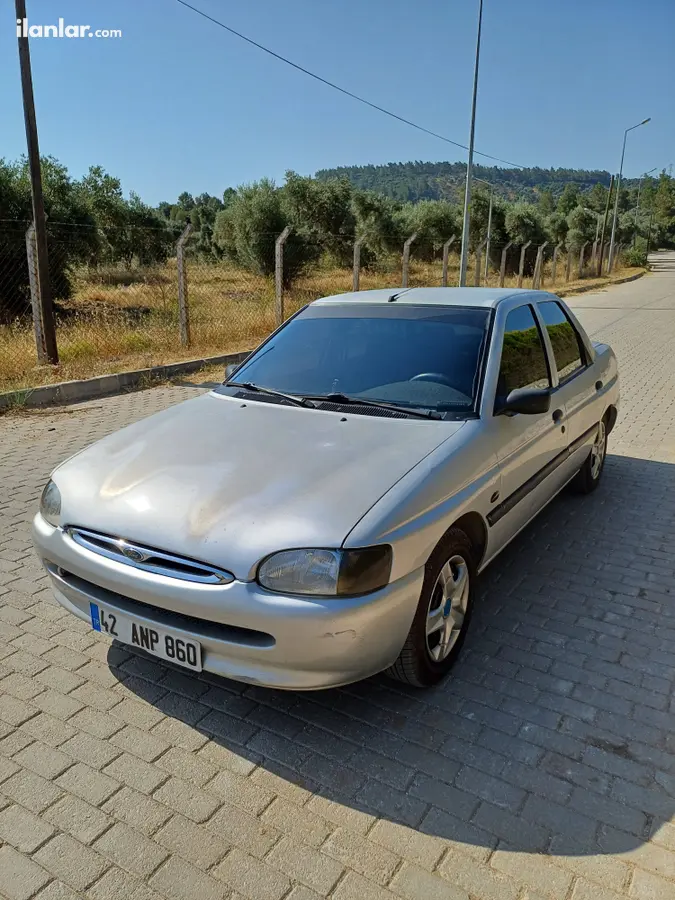 1998 Ford Escort 1.6 benzinli manuel otomobil - Fotoğraf 1