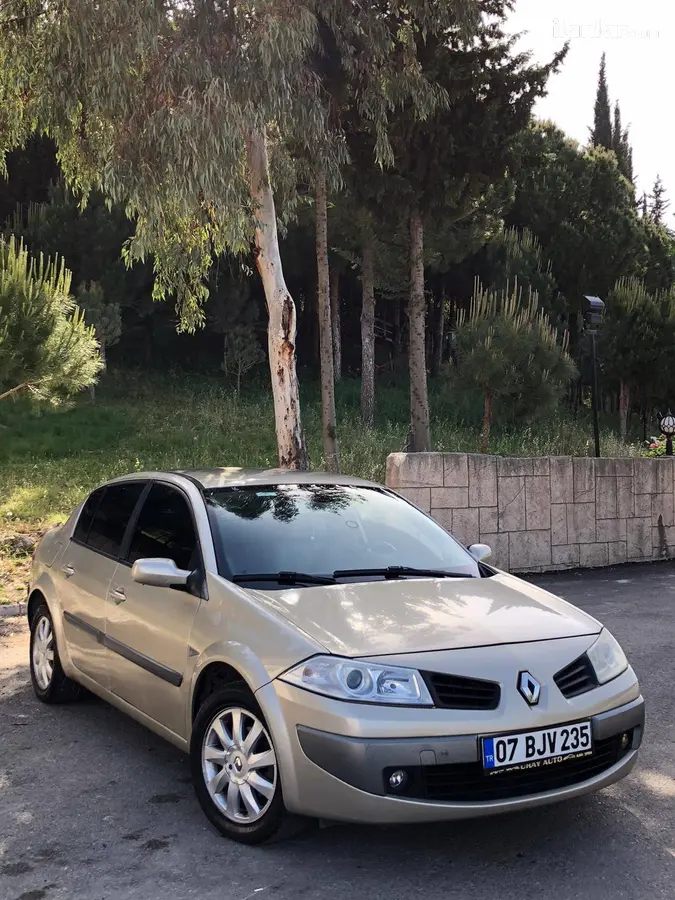 2008 Renault Megane 1.6 benzinli manuel otomobil - Fotoğraf 1