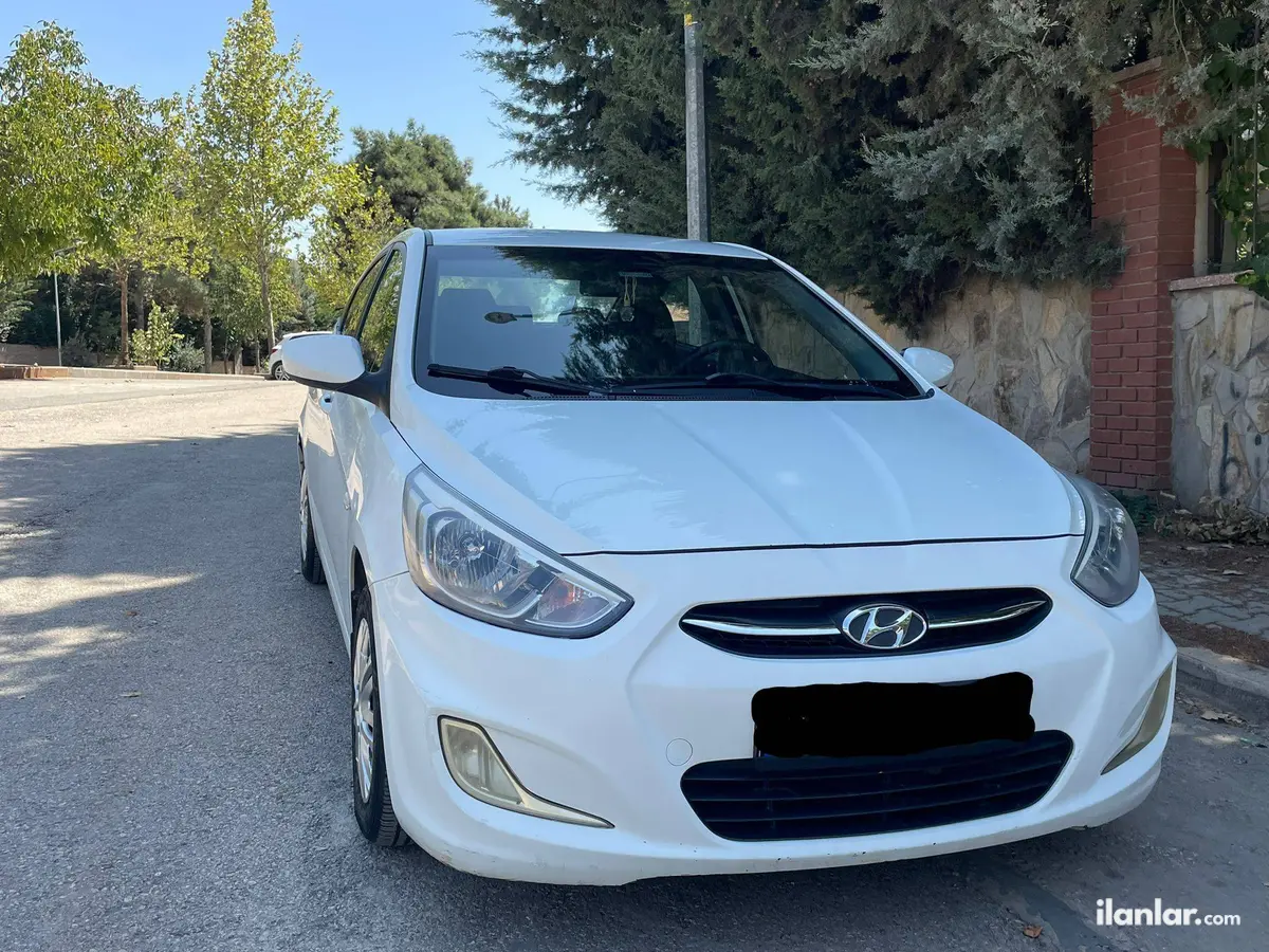 2015 Hyundai Accent Blue 1.6 CRDI dizel yarı Otomatik otomobil - Fotoğraf 1