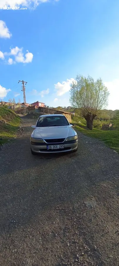 1996 Opel Vectra 2.0 diğer manuel otomobil - Fotoğraf 1