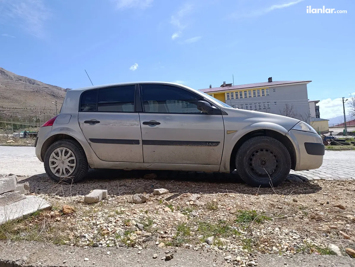 2005 Renault Megane 1.4 benzin & LPG manuel otomobil - Fotoğraf 1