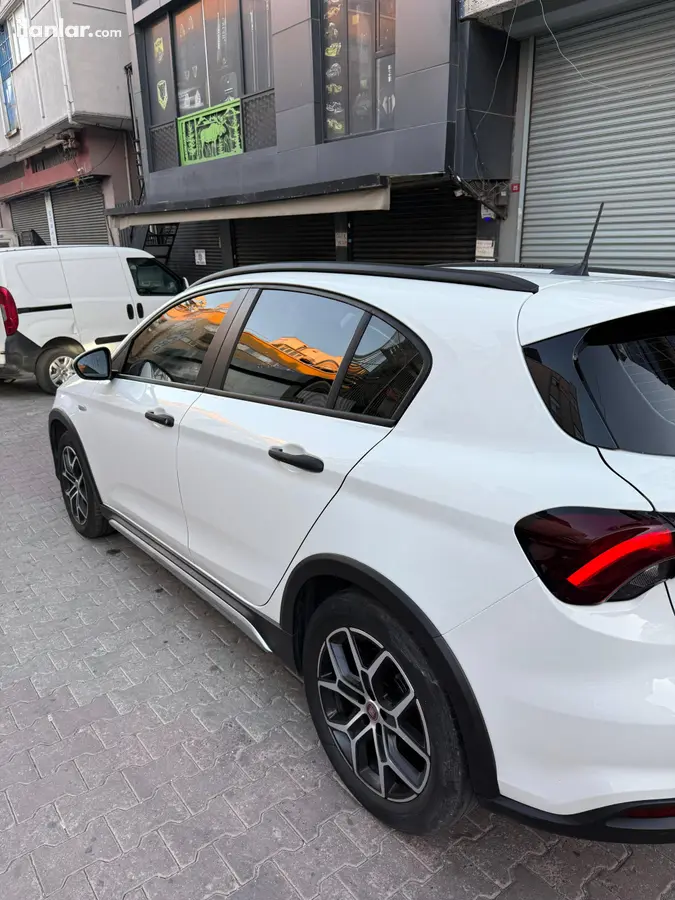 2024 Fiat Egea Cross 1.4 Fire benzinli manuel arazi, SUV, Pick-up - Fotoğraf 1