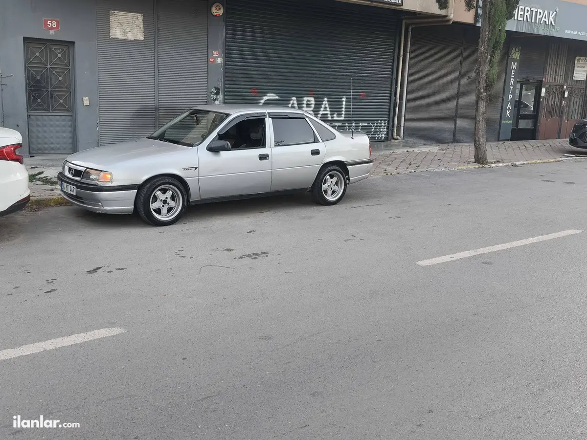 1994 Opel Vectra 1.8 diğer manuel otomobil - Fotoğraf 1