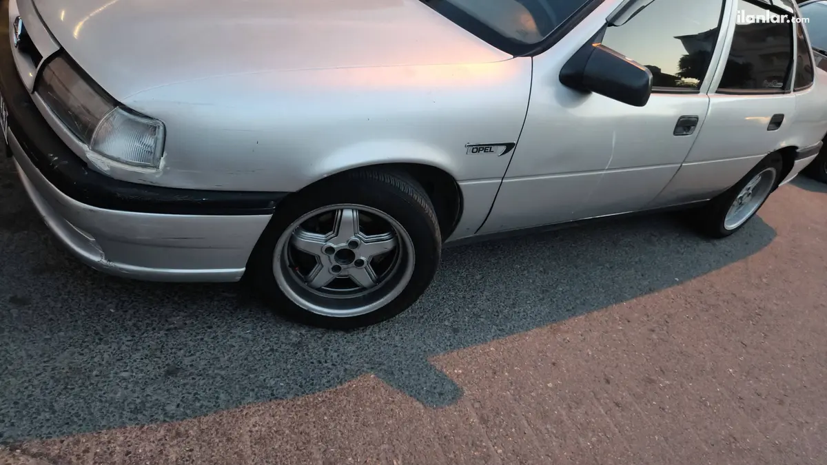 1994 Opel Vectra 1.8 diğer manuel otomobil - Fotoğraf 2