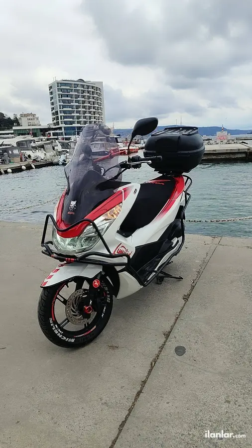 2016 Honda PCX 150 benzinli otomatik motosiklet - Fotoğraf 1