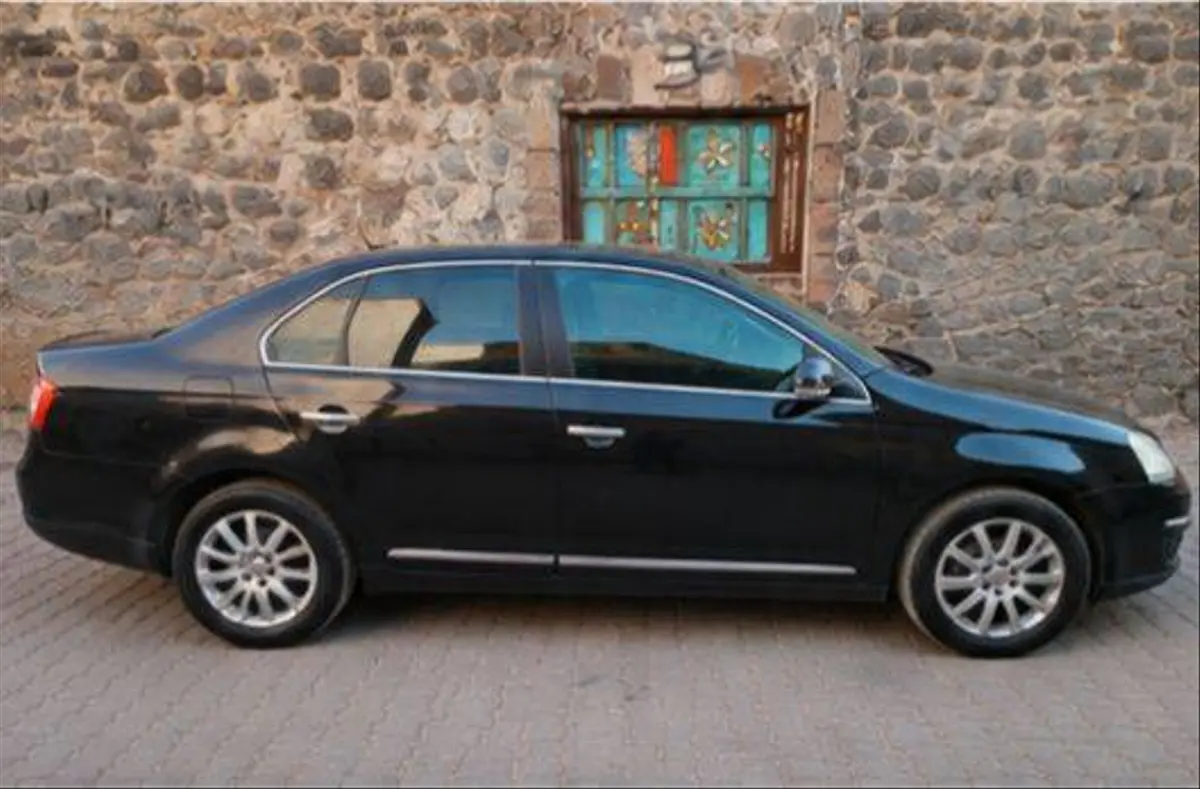 2006 Volkswagen Jetta 1.6 benzinli manuel otomobil - Fotoğraf 2