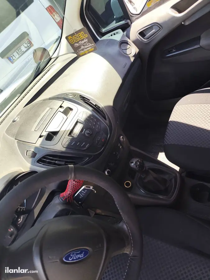 2014 Ford Tourneo Courier 1.5 TDCi dizel manuel minivan & Panelvan - Fotoğraf 3