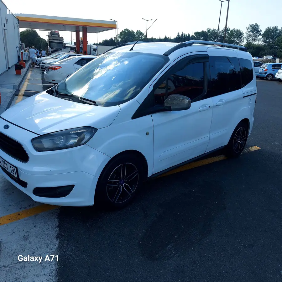 2017 Ford Tourneo Courier 1.6 TDCi dizel manuel minivan & Panelvan - Fotoğraf 1