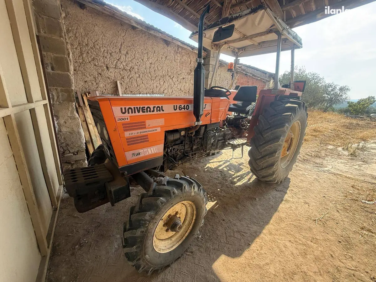2001 Universal 640 traktör - Fotoğraf 1