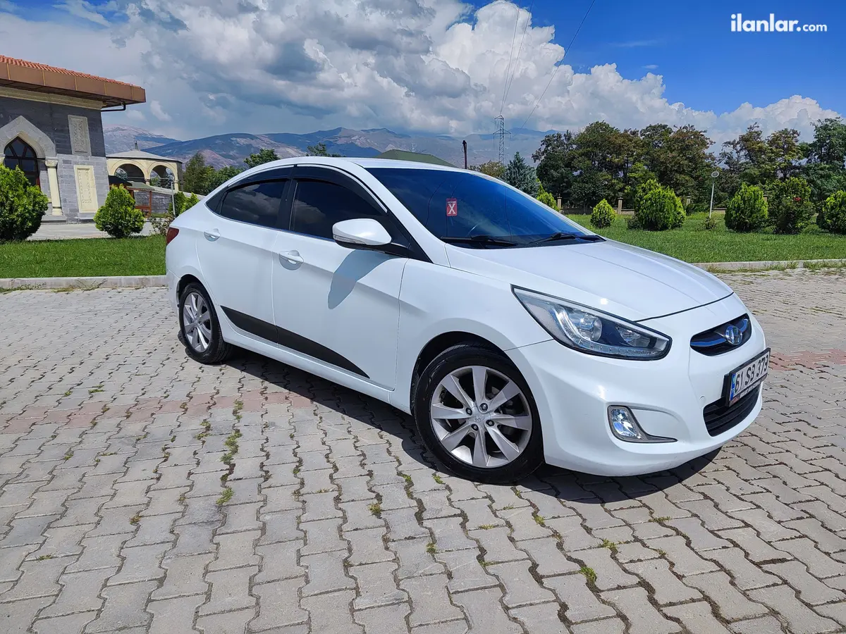 2015 Hyundai Accent Blue 1.6 CRDI dizel manuel otomobil - Fotoğraf 1