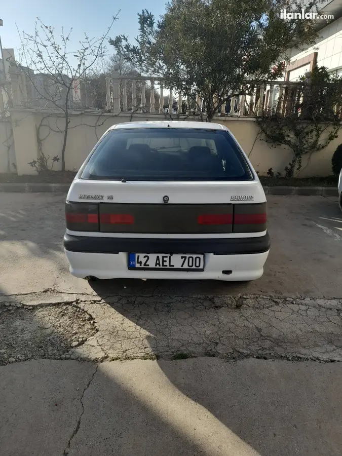 2001 Renault R 19 1.6 Europa benzin & LPG manuel otomobil - Fotoğraf 3