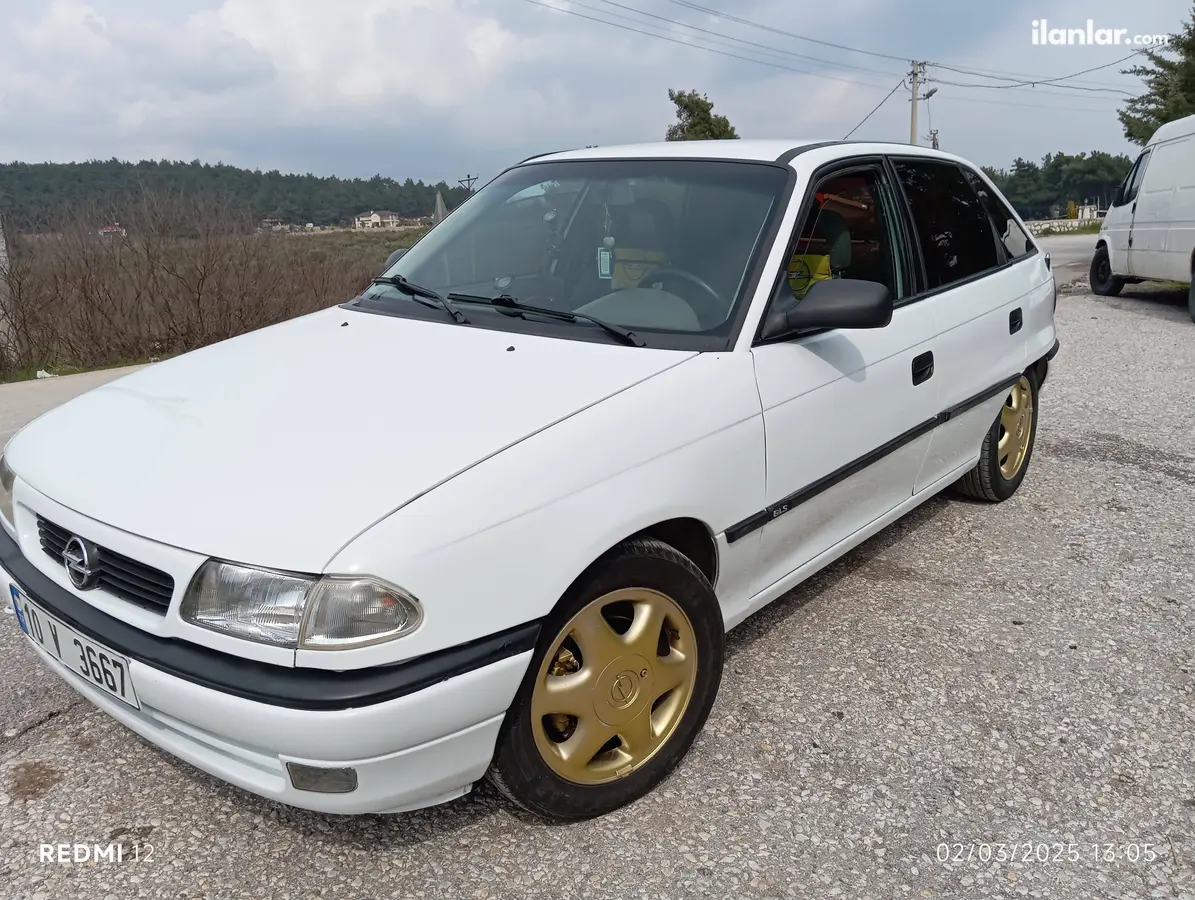 1997 Opel Astra 1.6 benzinli manuel otomobil - Fotoğraf 1