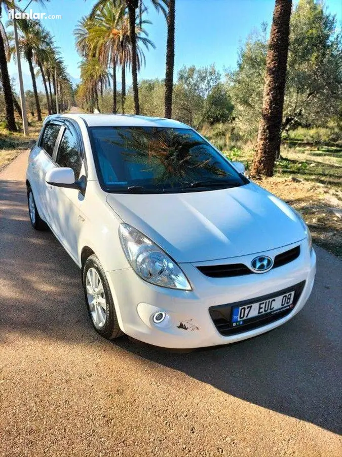 2012 Hyundai i20 1.4 CRDi dizel manuel otomobil - Fotoğraf 1