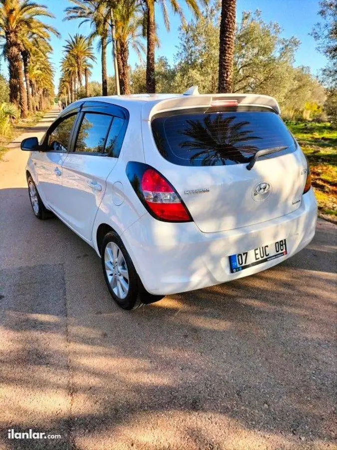 2012 Hyundai i20 1.4 CRDi dizel manuel otomobil - Fotoğraf 2